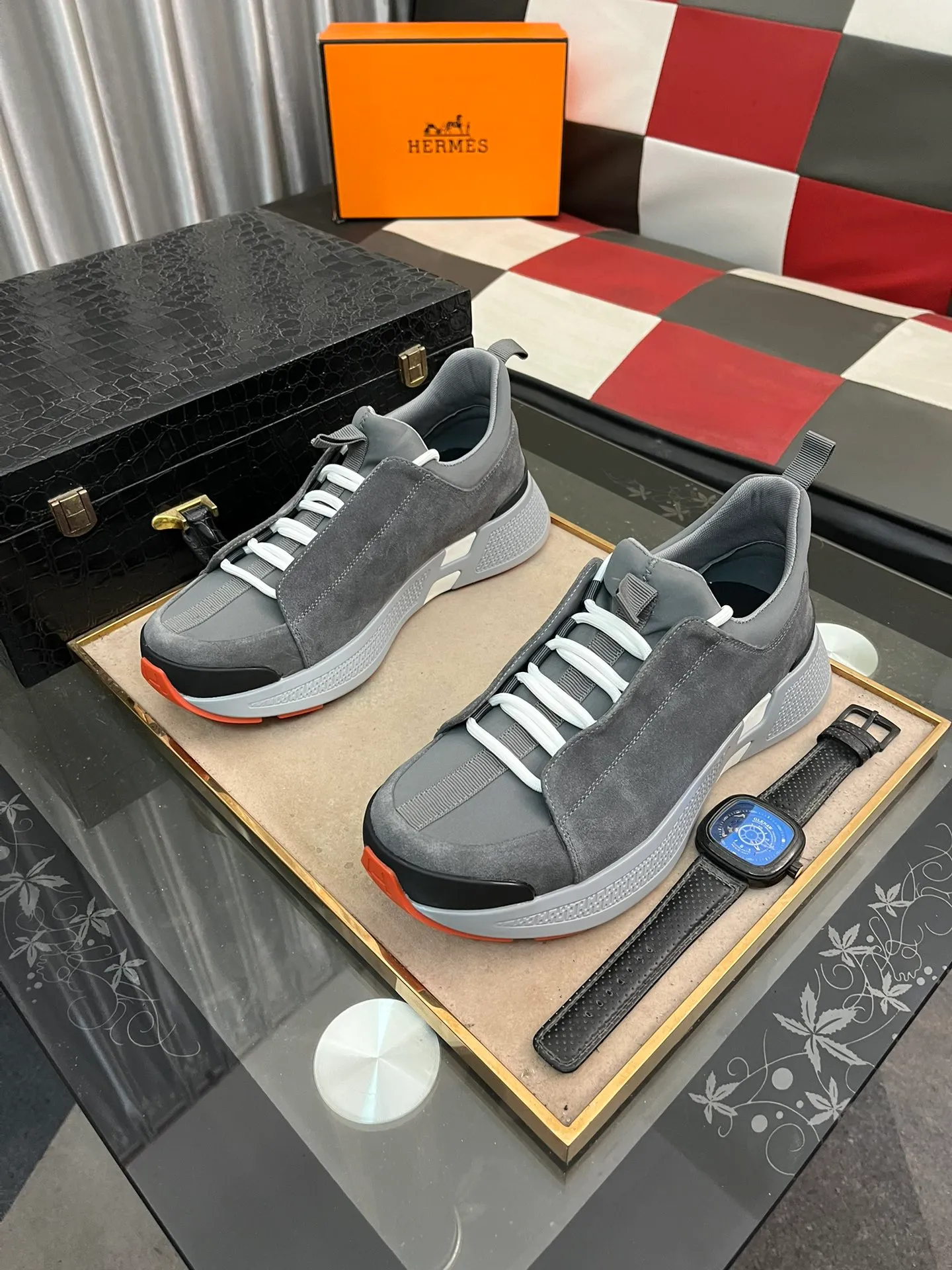Men's shoes 💰: 560⌚️⌚️[Hermes] New sports shoes Hermès are the most comfortable shoes, no one else⃣️, they are very light on the feet and very good-looking, you will not feel tired when you go shopping and running around 👍 Very light and comfortable, extremely light, perfect for both sports and leisure! It’s up to you to choose, there’s always what you want~ Comes with a full set of packaging gift bags and invoices ✔️Fabric: imported first-layer cowhide ✔️Inner lining: breathable mesh ✔️Outsole: genuine leather bottom ✔️Size: Men 38-44 (45 custom-made) 5️⃣colors available